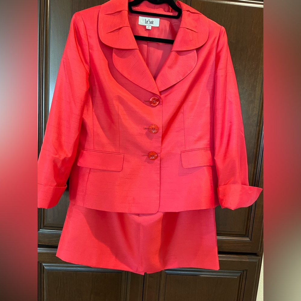 Le suit 2 piece skirt suite size 14 , red gorgeous color